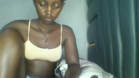 Snapshot of hornybella84 chatting on April 2026 06:55:02 AM Bella online show from April 2026 06:55:02 AM