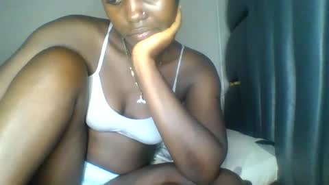 Snapshot of hornybella84 chatting on May 2026 07:26:02 AM Bella online show from May 2026 07:26:02 AM