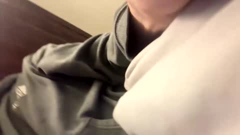 Snapshot of hornyboi2710 chatting on March 2026 04:40:02 PM Justin 7 inches online show from March 2026 04:40:02 PM