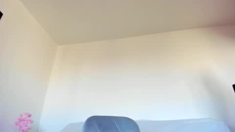 Emma online show from October 2025 08:37:02 AM