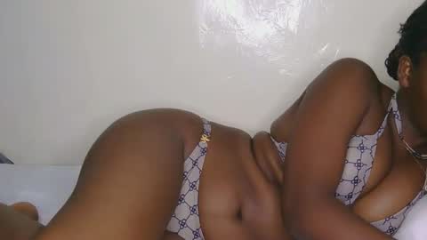 Snapshot of hornyy_cutie chatting on April 2026 08:00:02 PM Its Cora online show from April 2026 08:00:02 PM