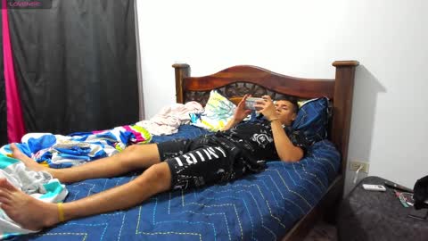 Snapshot of horrny_18_victoria chatting on February 2025 02:09:02 AM ronald and victoria online show from February 2025 02:09:02 AM