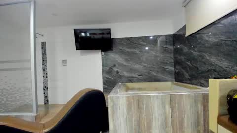 Snapshot of horrny_18_victoria chatting on January 2026 02:04:01 AM ronald and victoria online show from January 2026 02:04:01 AM