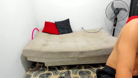 Snapshot of horrny_18_victoria chatting on February 2026 06:31:01 AM ronald and victoria online show from February 2026 06:31:01 AM