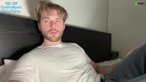 Snapshot of hot8pack01 chatting on December 2024 08:39:01 PM Edward aka Wolf online show from December 2024 08:39:01 PM