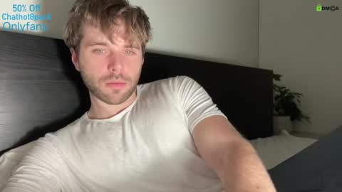 Snapshot of hot8pack01 chatting on January 2025 09:25:01 PM Edward aka Wolf online show from January 2025 09:25:01 PM