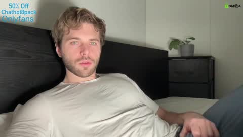 Snapshot of hot8pack01 chatting on January 2025 09:29:02 PM Edward aka Wolf online show from January 2025 09:29:02 PM