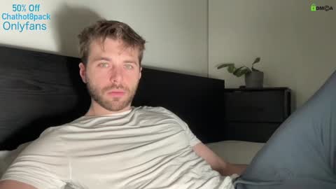 Snapshot of hot8pack01 chatting on February 2025 10:09:01 PM Edward aka Wolf online show from February 2025 10:09:01 PM