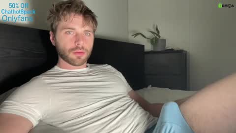 Snapshot of hot8pack01 chatting on March 2025 03:19:01 AM Edward aka Wolf online show from March 2025 03:19:01 AM