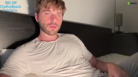 Snapshot of hot8pack01 chatting on October 2025 07:44:02 PM Edward aka Wolf online show from October 2025 07:44:02 PM