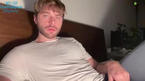 Snapshot of hot8pack01 chatting on December 2025 10:03:01 PM Edward aka Wolf online show from December 2025 10:03:01 PM