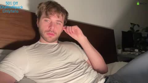 Snapshot of hot8pack01 chatting on December 2025 10:15:01 PM Edward aka Wolf online show from December 2025 10:15:01 PM