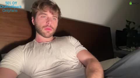 Snapshot of hot8pack01 chatting on December 2025 04:20:03 AM Edward aka Wolf online show from December 2025 04:20:03 AM