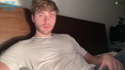 Snapshot of hot8pack01 chatting on December 2025 11:24:02 PM Edward aka Wolf online show from December 2025 11:24:02 PM