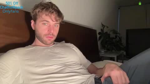 Snapshot of hot8pack01 chatting on January 2026 09:42:02 PM Edward aka Wolf online show from January 2026 09:42:02 PM