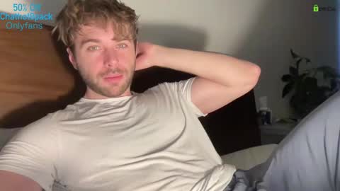 Snapshot of hot8pack01 chatting on February 2026 08:25:02 PM Edward aka Wolf online show from February 2026 08:25:02 PM