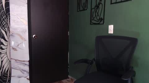 hot chocolate 4u online show from June 2026 03:48:01 PM
