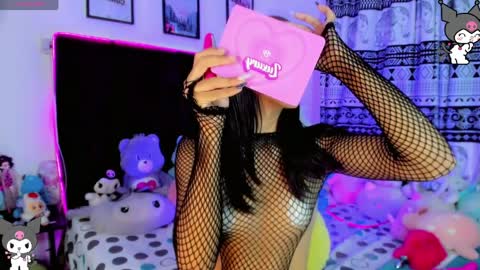 Snapshot of hot_eyes16 chatting on April 2026 07:19:01 AM Valens online show from April 2026 07:19:01 AM