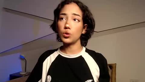 Alana online show from September 2025 09:58:02 PM