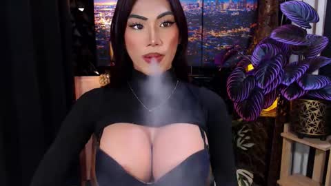 Julli Anna online show from December 2025 10:24:02 AM