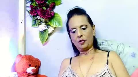 hot queen online show from June 2026 06:22:02 PM