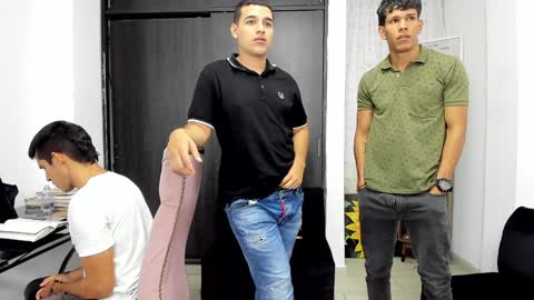 Vanesa Oliver and Andrew online show from January 2025 04:41:01 PM