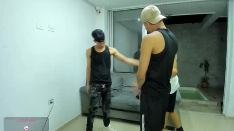 Vanesa Oliver and Andrew online show from November 2025 03:05:01 AM