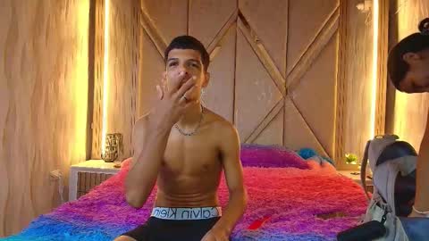 hotcouple_222 online show from December 2025 07:35:01 AM