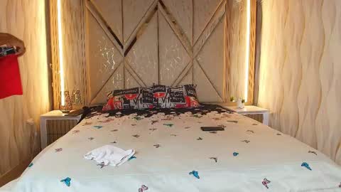 hotcouple_222 online show from April 2026 05:30:02 PM