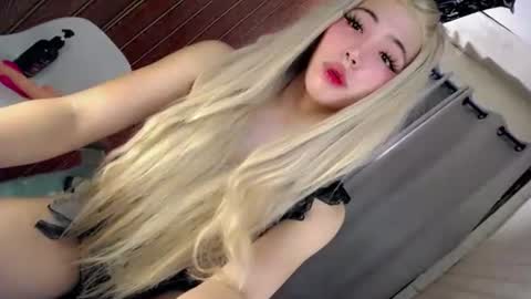 Snapshot of hotfucking_queen1111 chatting on June 2026 08:19:01 AM hotfucking_queen1111 online show from June 2026 08:19:01 AM
