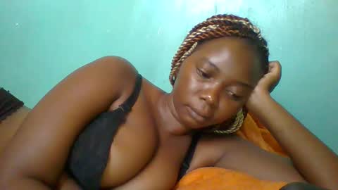 Snapshot of hotgodees chatting on April 2026 06:22:02 AM Queen online show from April 2026 06:22:02 AM