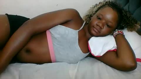 Snapshot of hotjeylee chatting on May 2026 01:03:01 AM LOYCE online show from May 2026 01:03:01 AM