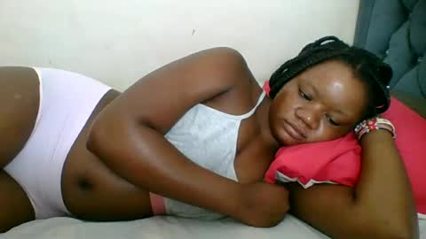 Snapshot of hotjeylee chatting on June 2026 07:18:02 AM LOYCE online show from June 2026 07:18:02 AM