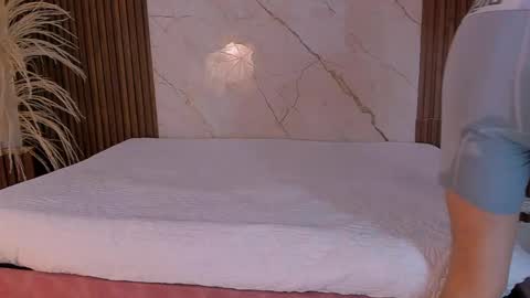 hotlovestory online show from April 2026 12:20:02 PM