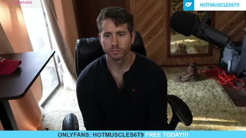 Snapshot of hotmuscles6t9 chatting on June 2026 01:36:01 PM hotmuscles6t9 online show from June 2026 01:36:01 PM