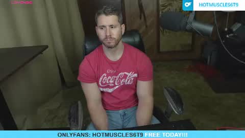 Snapshot of hotmuscles6t9 chatting on June 2026 02:24:02 AM hotmuscles6t9 online show from June 2026 02:24:02 AM