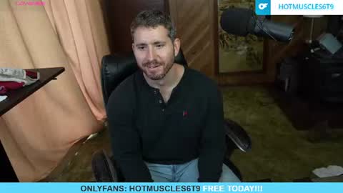 Snapshot of hotmuscles6t9 chatting on June 2026 03:43:01 PM hotmuscles6t9 online show from June 2026 03:43:01 PM
