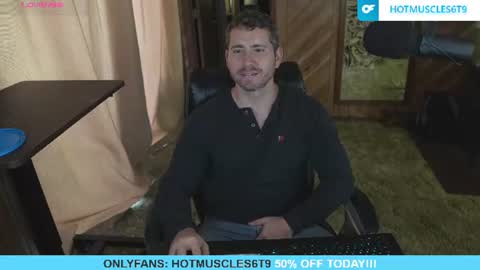 Snapshot of hotmuscles6t9 chatting on July 2026 08:46:02 PM hotmuscles6t9 online show from July 2026 08:46:02 PM