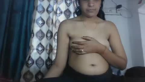 Snapshot of hotnsweetindian chatting on November 2025 05:06:01 AM lola online show from November 2025 05:06:01 AM