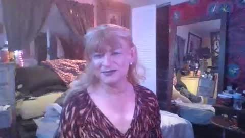 hotsuzyluv online show from April 2026 10:59:01 PM