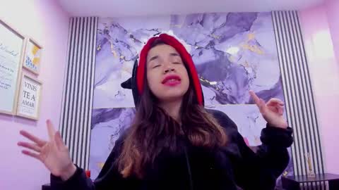 Snapshot of hott_barbie_ chatting on November 2025 03:17:01 AM hott_barbie_ online show from November 2025 03:17:01 AM