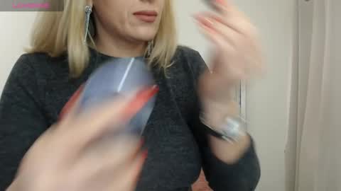 Snapshot of hott_eryka chatting on February 2025 08:08:01 AM Eryka online show from February 2025 08:08:01 AM