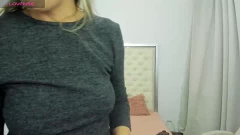 Snapshot of hott_eryka chatting on October 2025 08:21:01 AM Eryka online show from October 2025 08:21:01 AM