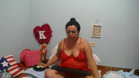 Snapshot of hottasttywoman chatting on December 2024 04:27:02 AM victorya karolyna online show from December 2024 04:27:02 AM