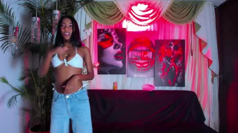 hotties_kittens18 online show from April 2026 08:42:02 PM