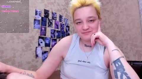 Snapshot of hotty_linn chatting on October 2025 06:06:01 PM Linn online show from October 2025 06:06:01 PM