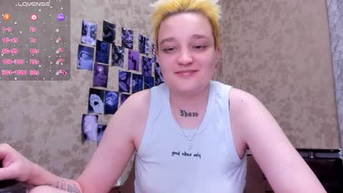 Snapshot of hotty_linn chatting on October 2025 08:51:02 PM Linn online show from October 2025 08:51:02 PM