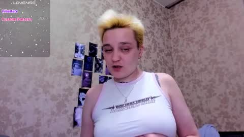 Snapshot of hotty_linn chatting on October 2025 05:34:01 PM Linn online show from October 2025 05:34:01 PM