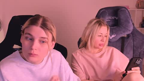 Nessie and Jessie online show from January 2025 05:08:02 AM