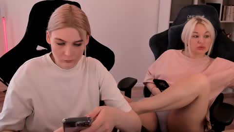 Nessie and Jessie online show from March 2025 10:00:02 AM